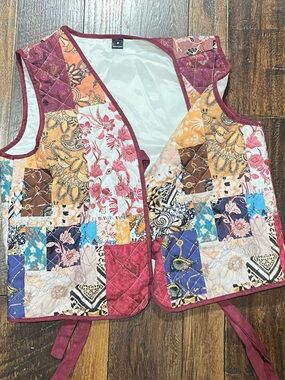 Patchwork Quilted Sleeveless Vest in Mixed Floral Prints - Pink Accents